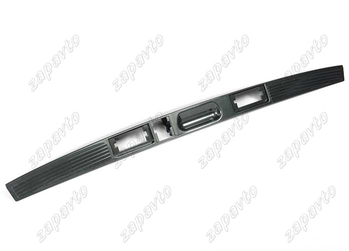 Накладка крышки багажника Веста седан с отверстием под камеру